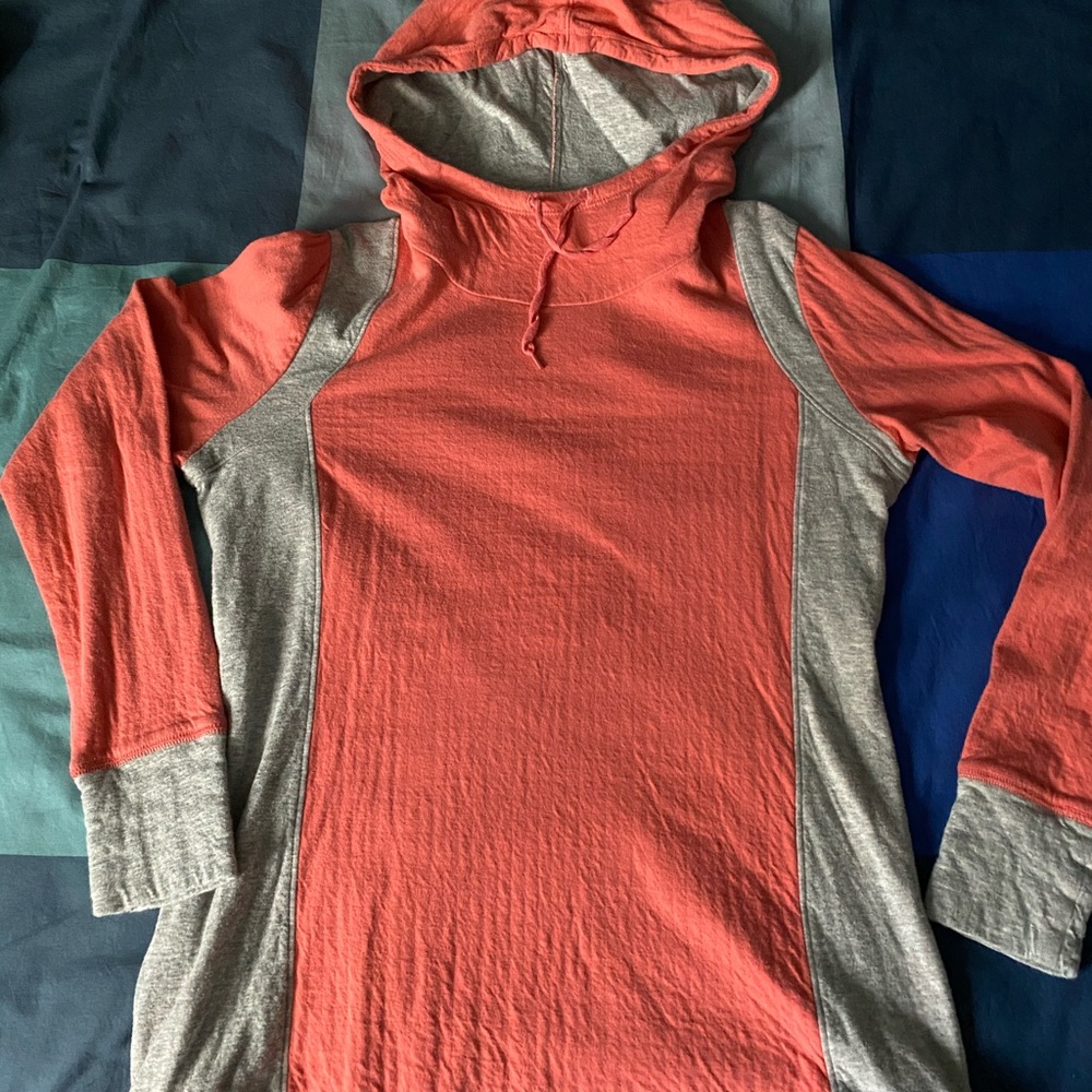 Eddie Bauer large long sleeve hooded top